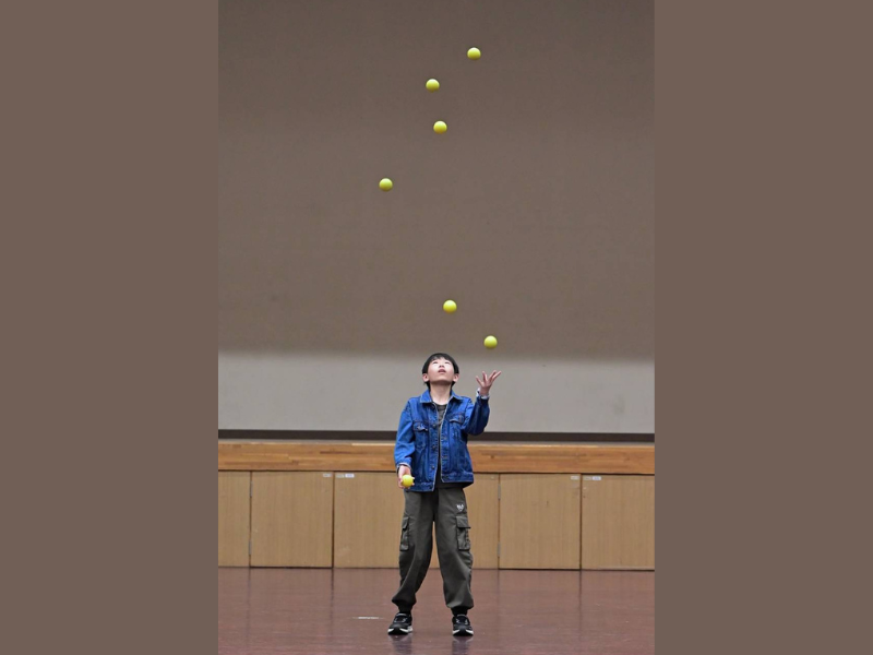 中学生ジャグラーRintoのステージ